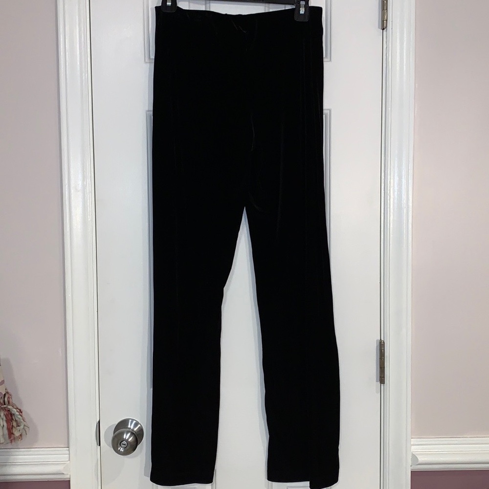 IvORY Petite Women’s Black velvet pant,  size PM